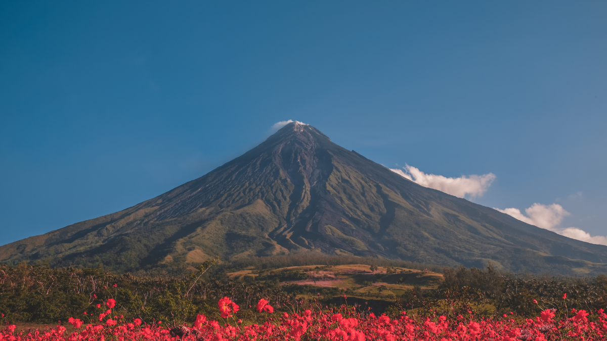 Bicol Philippines Mayon Volcano A Volcano Under Blue Sky