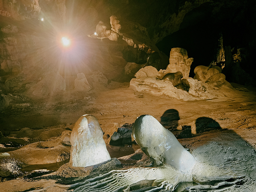 Nguom Ngao Cave